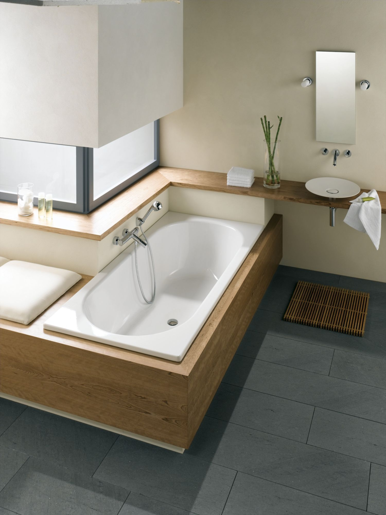 Starlet rectangular bathtub