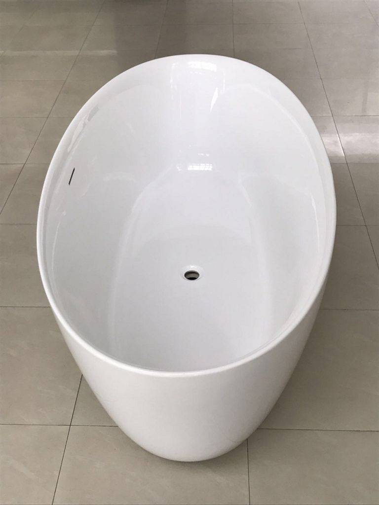 Beta freestanding oval bath